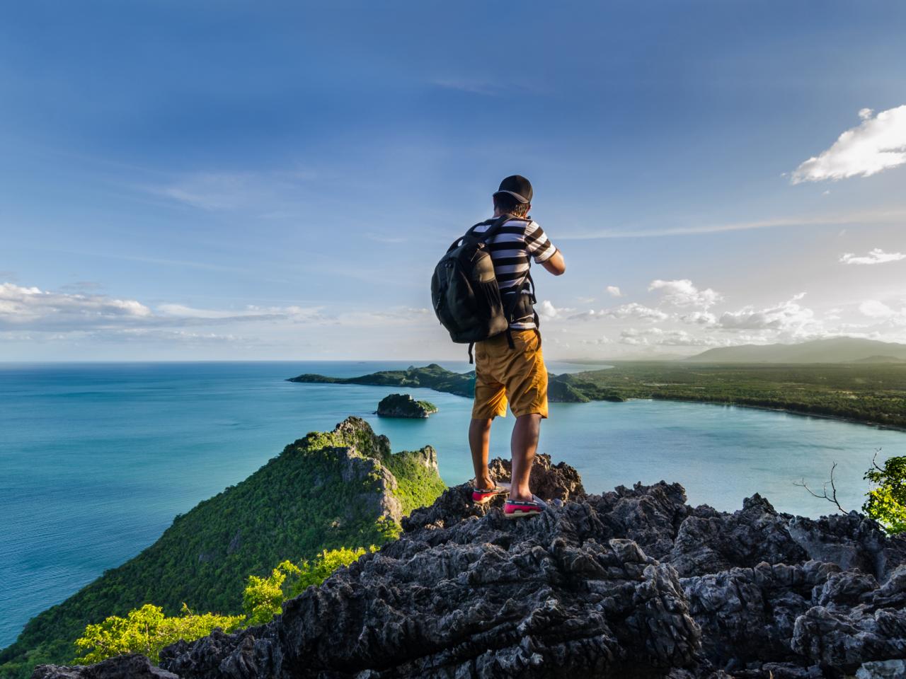Unde să cauți vacanțe aproape gratis
