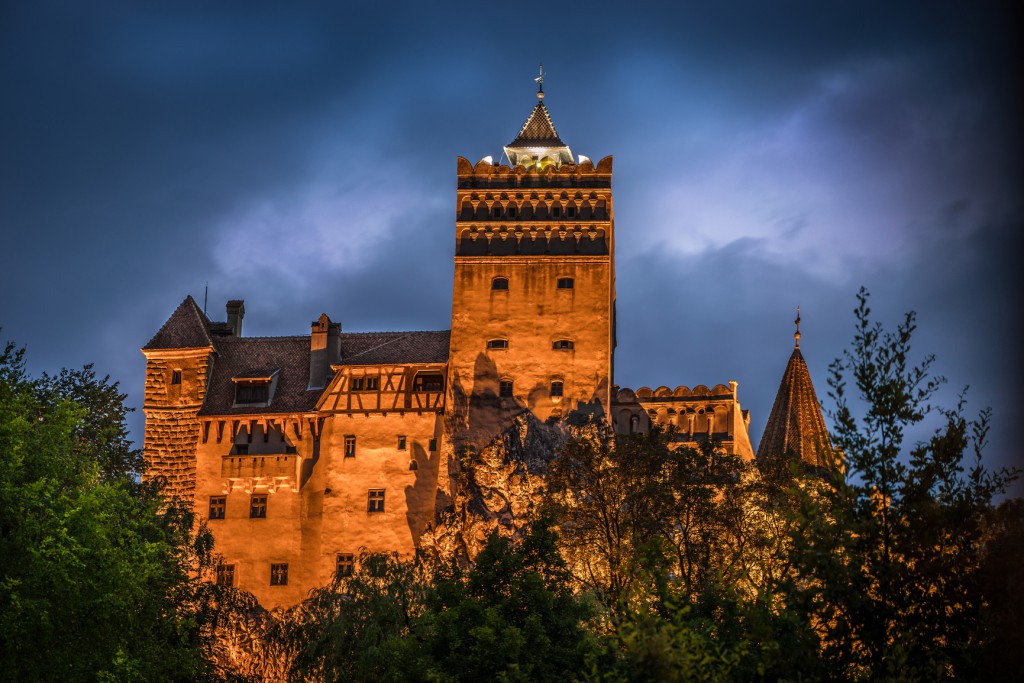 Legendele României: obiectivele turistice cu cele mai stranii mituri (II) Legendele României: obiectivele turistice cu cele mai stranii mituri (II)