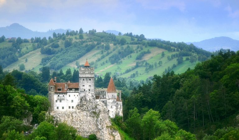 Despre Castelul Bran și puterea legendei în turism Despre Castelul Bran și puterea legendei în turism