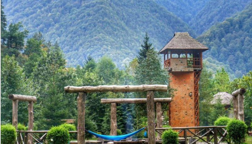 Vacanță în grădina secretă de pe Valea Lotrului: review Frații Jderi – Utopia Verde