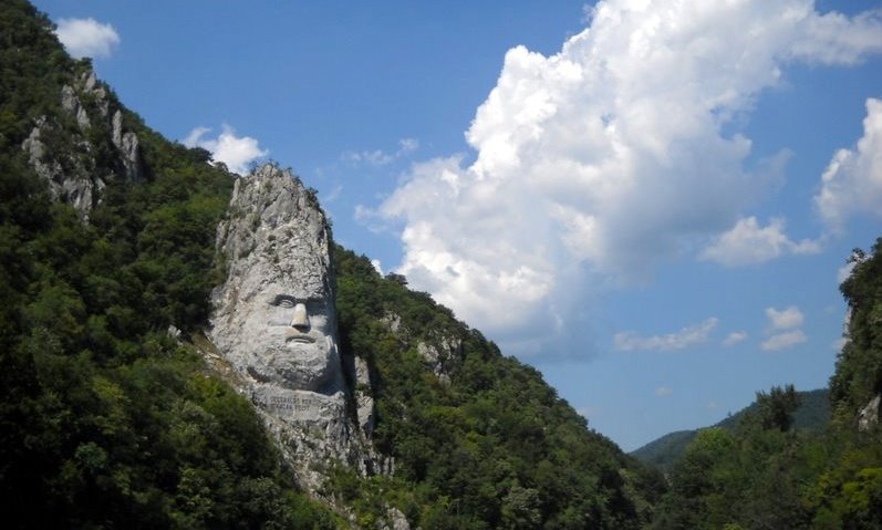 Când Dunărea întâlneşte munţii: Cazanele Mici