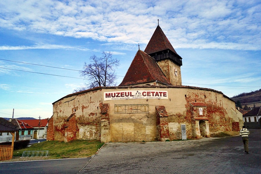 Inedit în România: Biserică fortificată transformată în guesthouse