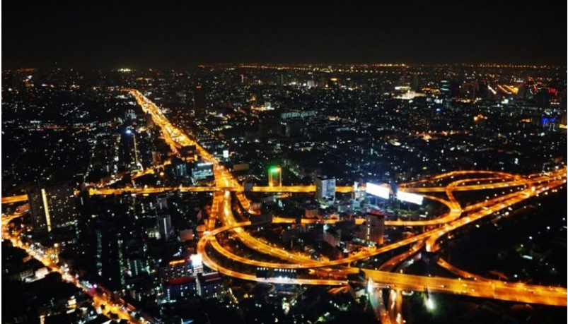 Bangkok de la înălţime – pe acoperișul celei mai înalte clădiri din Thailanda Bangkok de la înălţime – pe acoperișul celei mai înalte clădiri din Thailanda