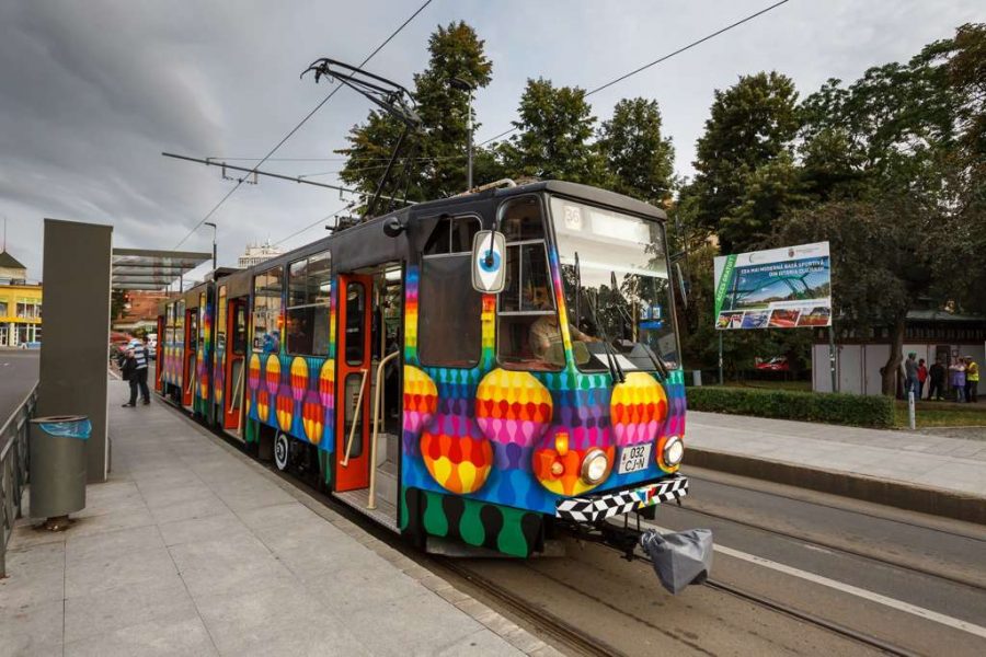 Cele mai colorate tramvaie le găsești într-un oraș din România