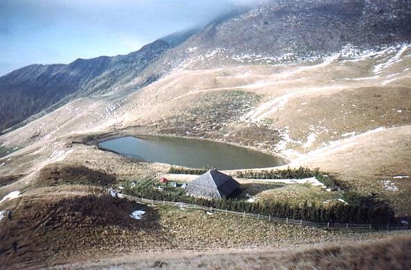 Lacul fără fund sau Lacul Vulturilor – un loc încărcat de legende…