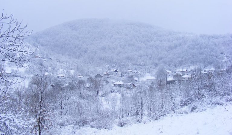 Satul din România în care poți dormi cu capul în nori