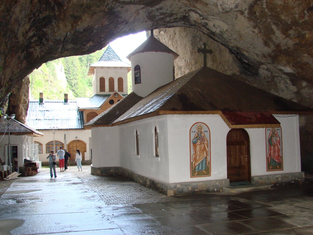 manastirea din pestera ialomita