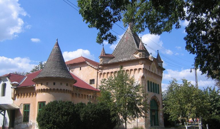 Superbul castel din România cu băi termale