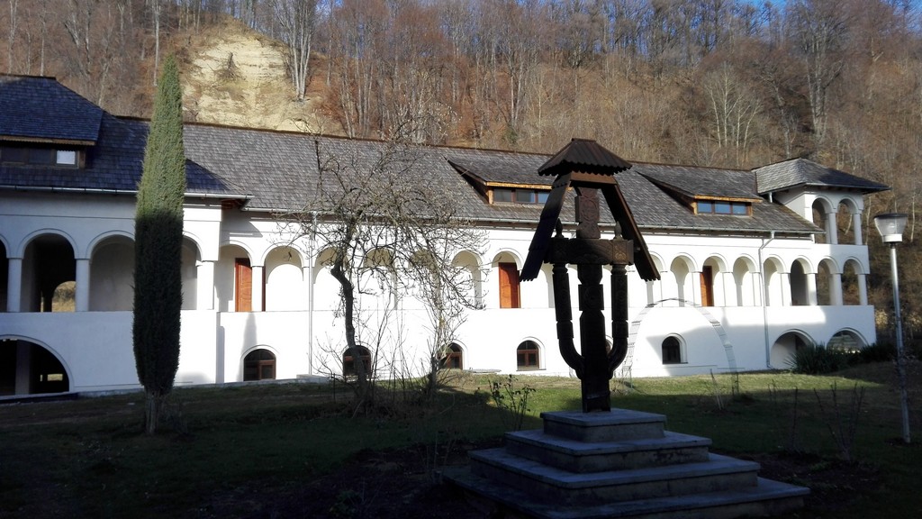 Manastirea Surpatele 15