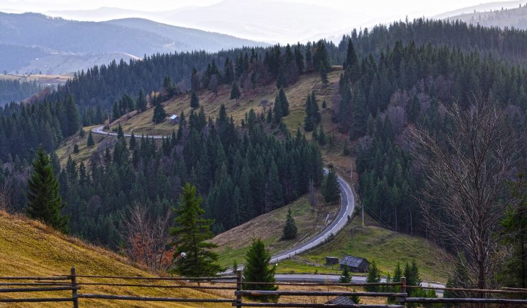 12 locuri pe care să le vizitezi în Nordul Moldovei şi Bucovina