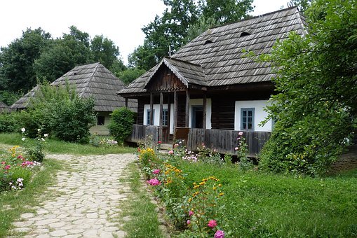 Imaginea satului tradițional reprezentată de trei muzee din țară